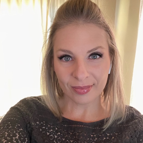 Meet your Posher, Mandy - Picture 2 of 5